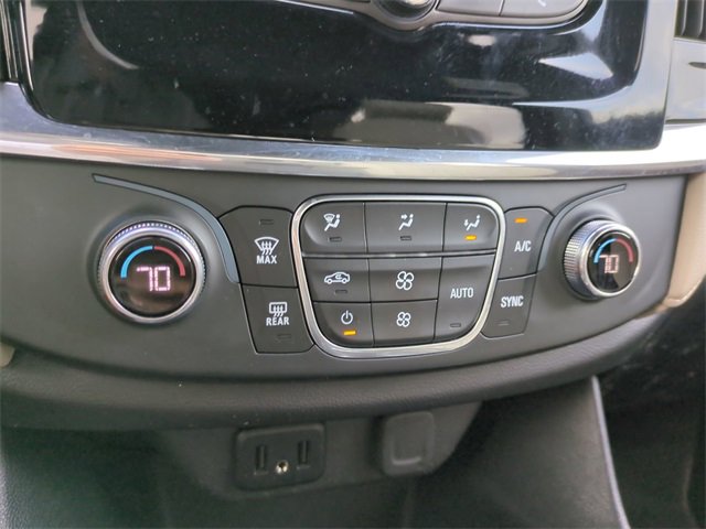 Used 2022 Chevrolet Traverse LS w/ Midnight/Sport Edition image 27