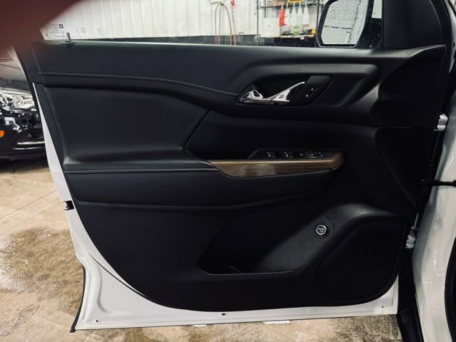 Used 2023 GMC Acadia SLE w/ Driver Convenience Package image 13