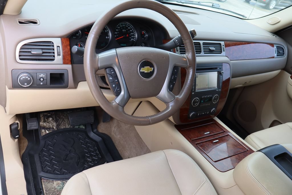 Used 2012 Chevrolet Avalanche LTZ RWD image 12