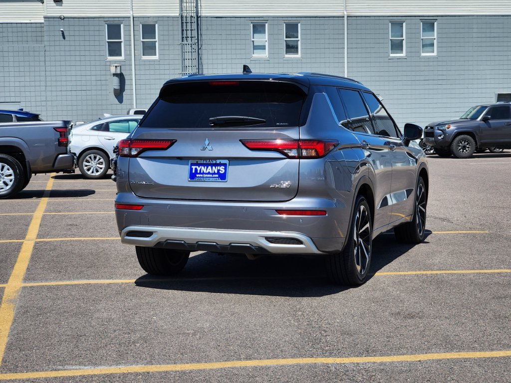 Used 2023 Mitsubishi Outlander 4WD Plug-In Hybrid image 7