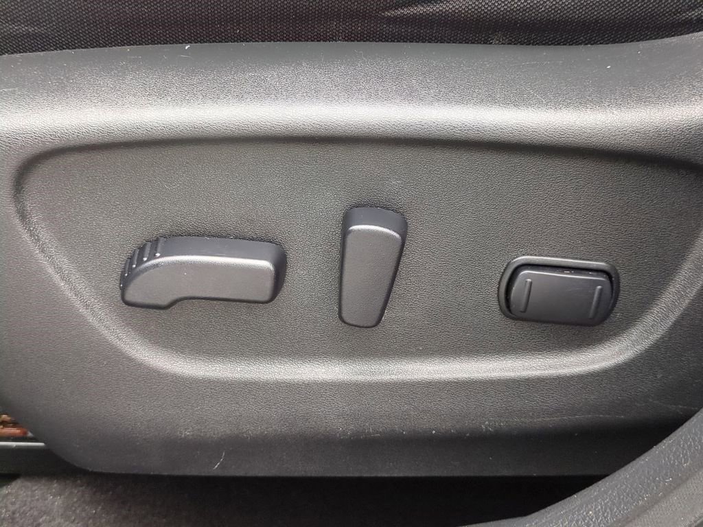 Used 2019 Nissan Rogue SV image 20