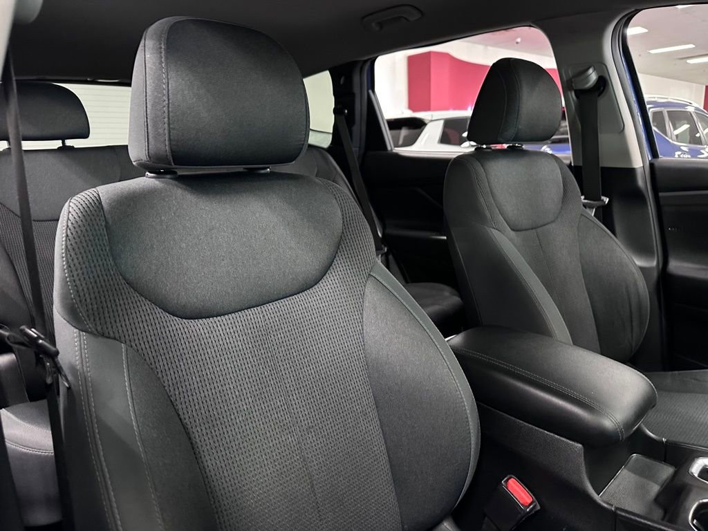 Used 2020 Hyundai Santa Fe SE image 31