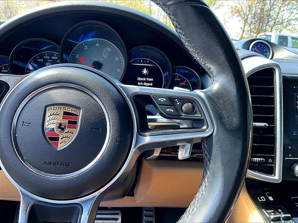 Used 2018 Porsche Cayenne S w/ Premium Package AWD/4WD image 17