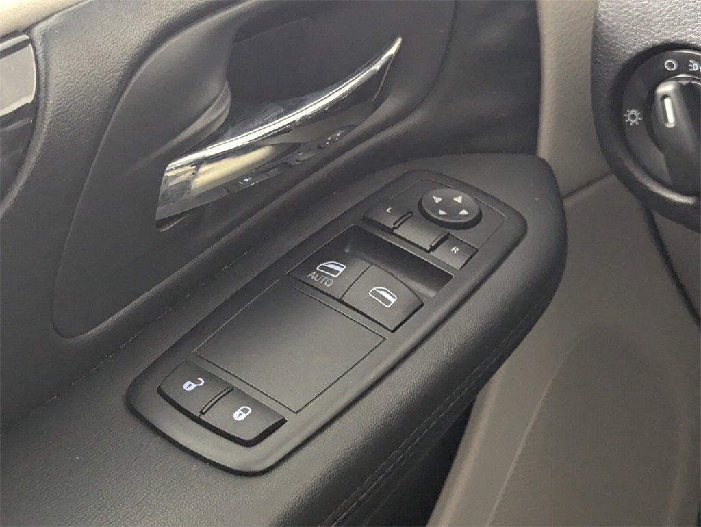 Used 2015 Dodge Grand Caravan American Value Package w/ UConnect Hands-Free Group image 15