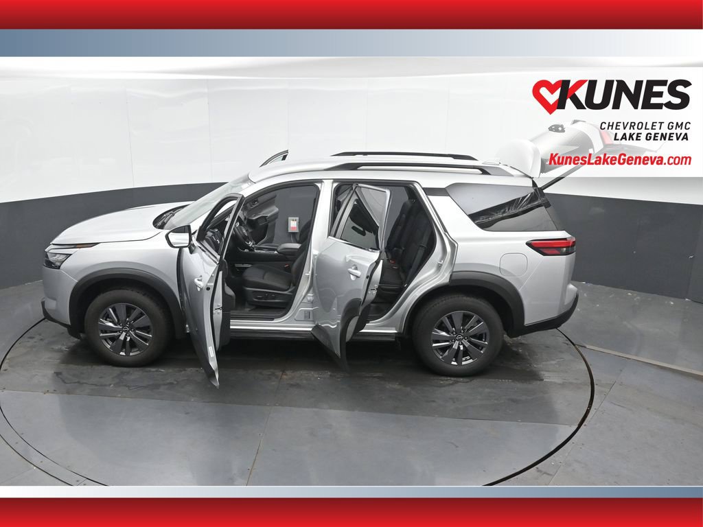 Used 2025 Nissan Pathfinder SV FWD image 50