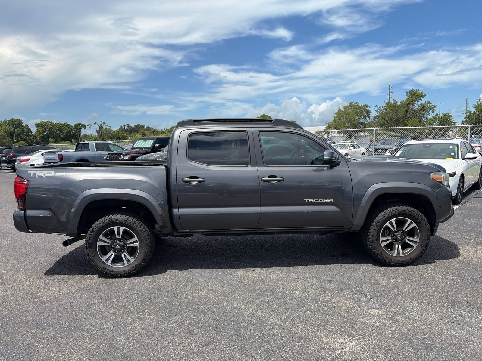 Used 2018 Toyota Tacoma TRD Sport RWD image 8