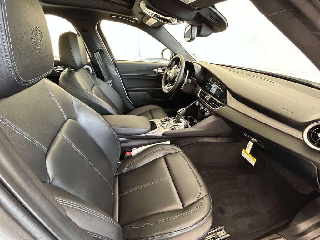 New 2025 Alfa Romeo Giulia w/ Driving Assist Package image 10
