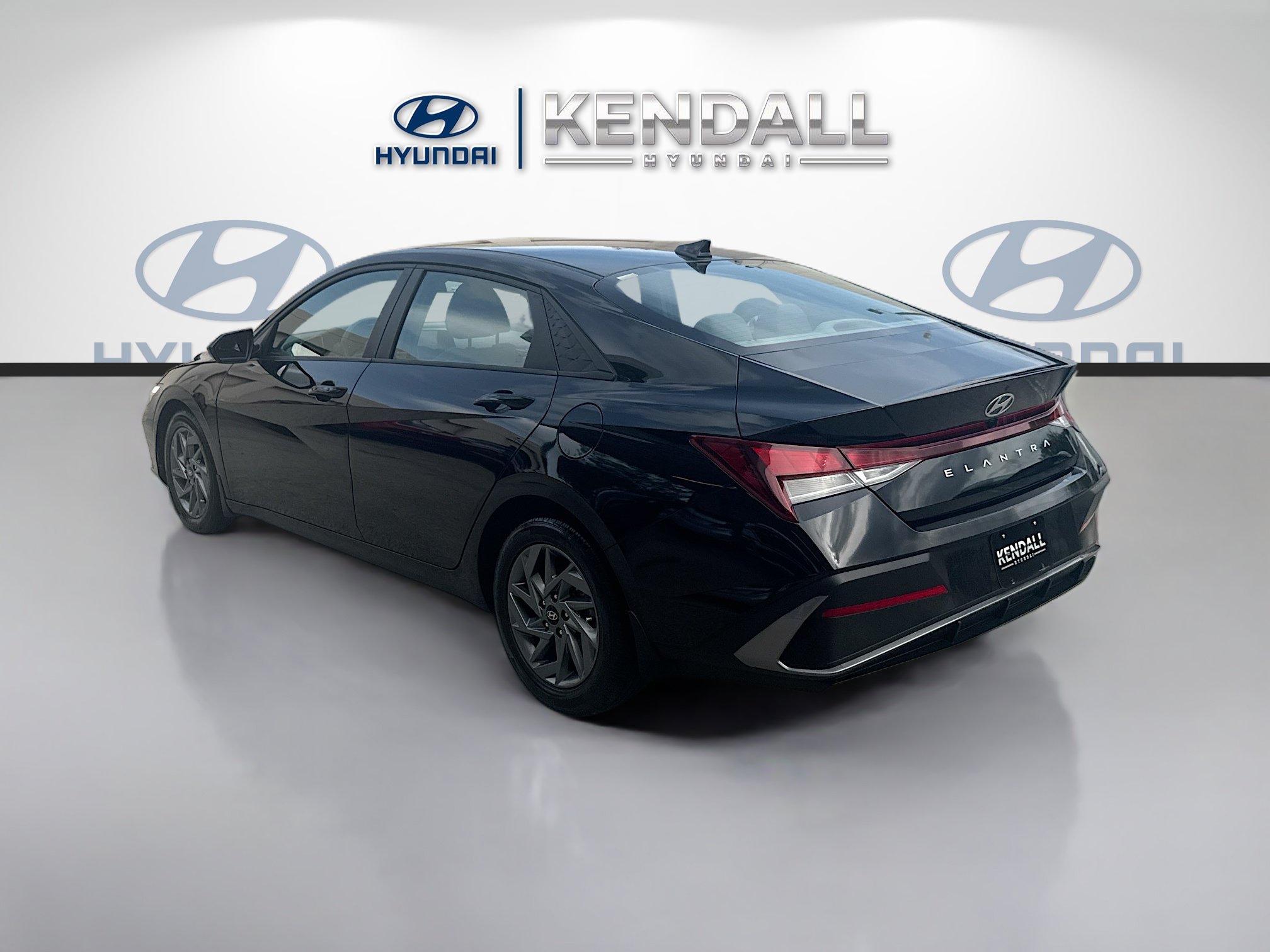 Used 2024 Hyundai Elantra SEL FWD image 4