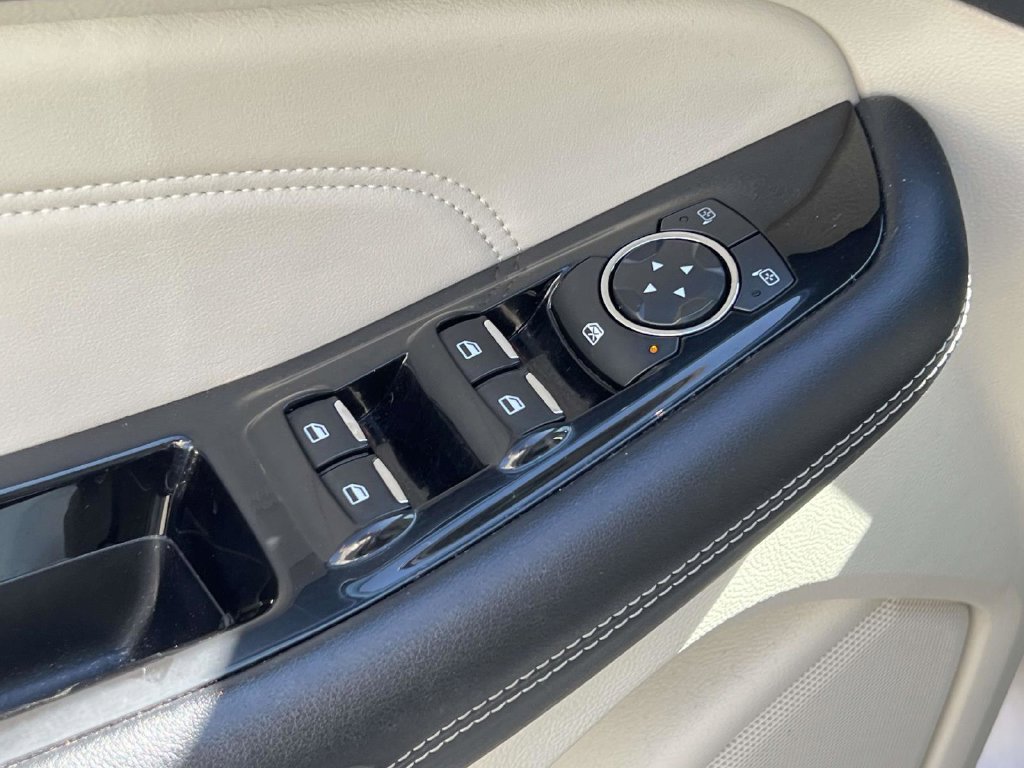 Used 2018 Ford Edge Titanium w/ Ford Safe & Smart Package AWD/4WD image 20