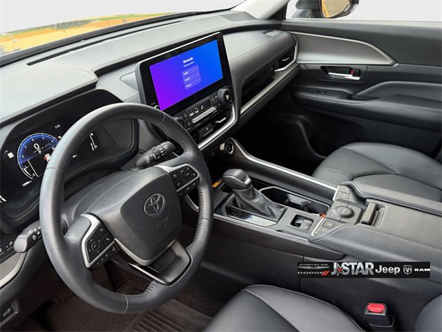 Used 2024 Toyota Grand Highlander XLE image 13