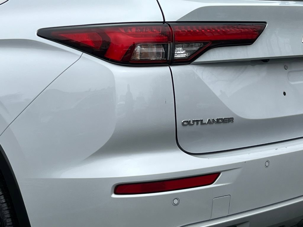 Used 2024 Mitsubishi Outlander SE image 7