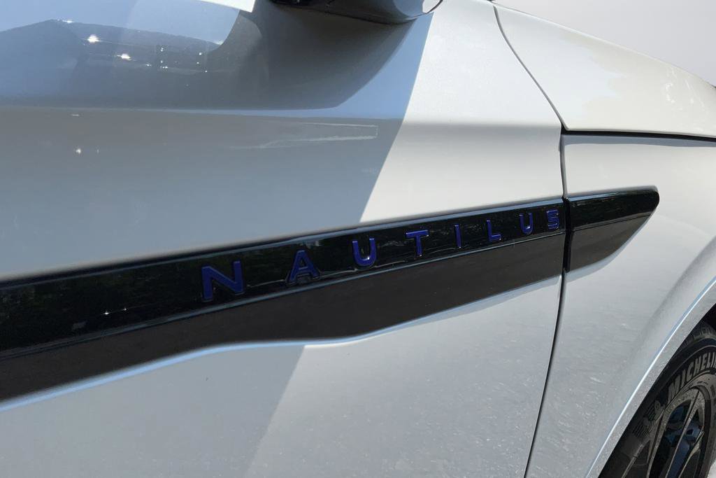 Used 2025 Lincoln Nautilus Reserve AWD/4WD image 28