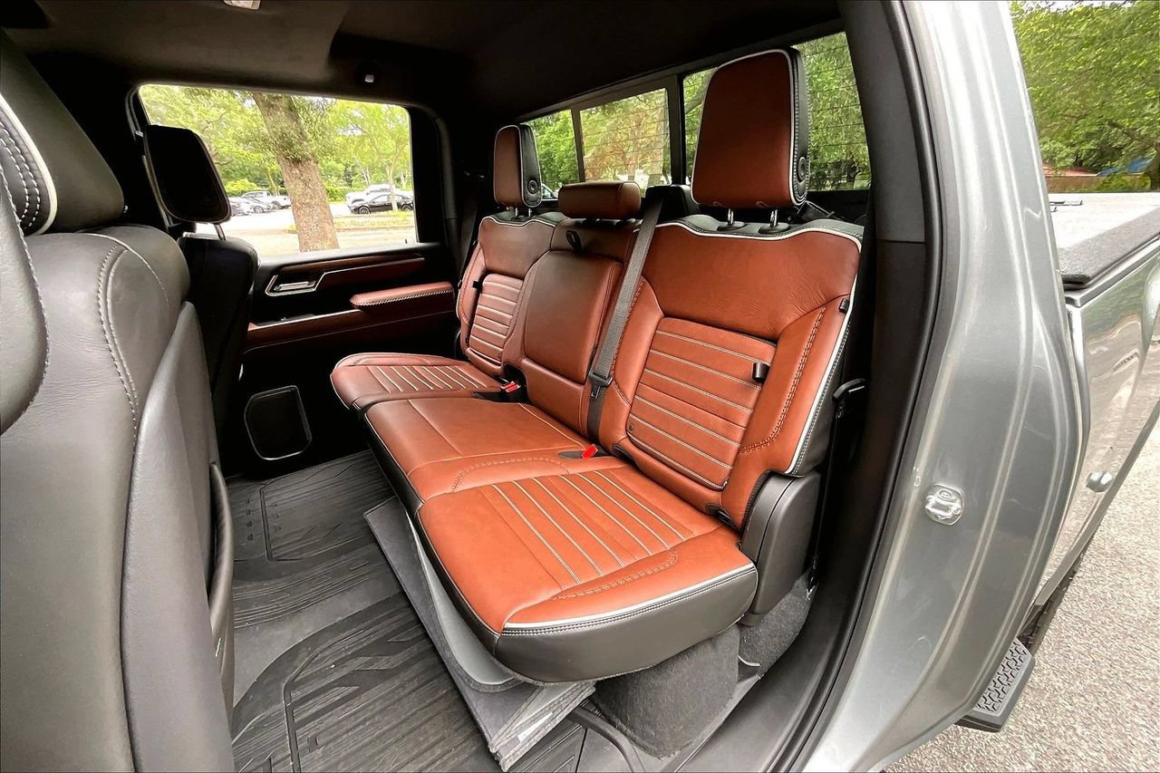 Used 2026 GMC Sierra 2500 Denali Ultimate w/ LPO, Black Badging Package AWD/4WD image 19