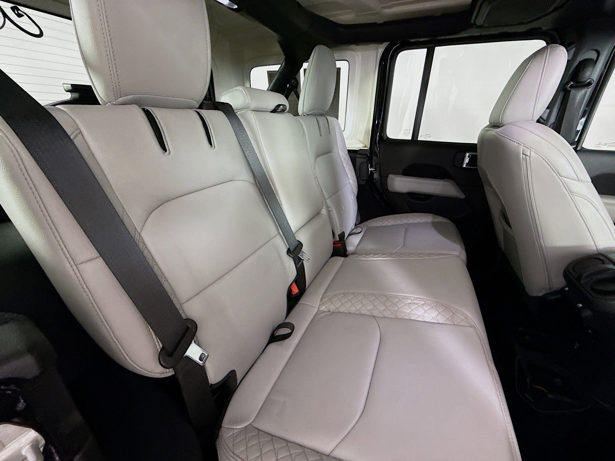 Used 2021 Jeep Wrangler Unlimited Sahara image 33