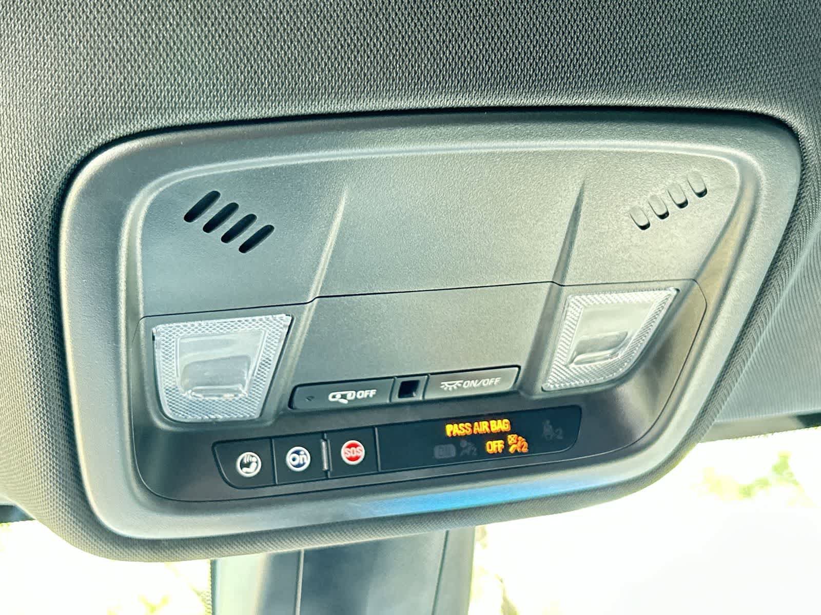 Used 2023 Chevrolet Traverse LT FWD image 17