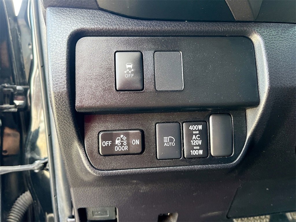 Used 2022 Toyota Tacoma TRD Off-Road image 10