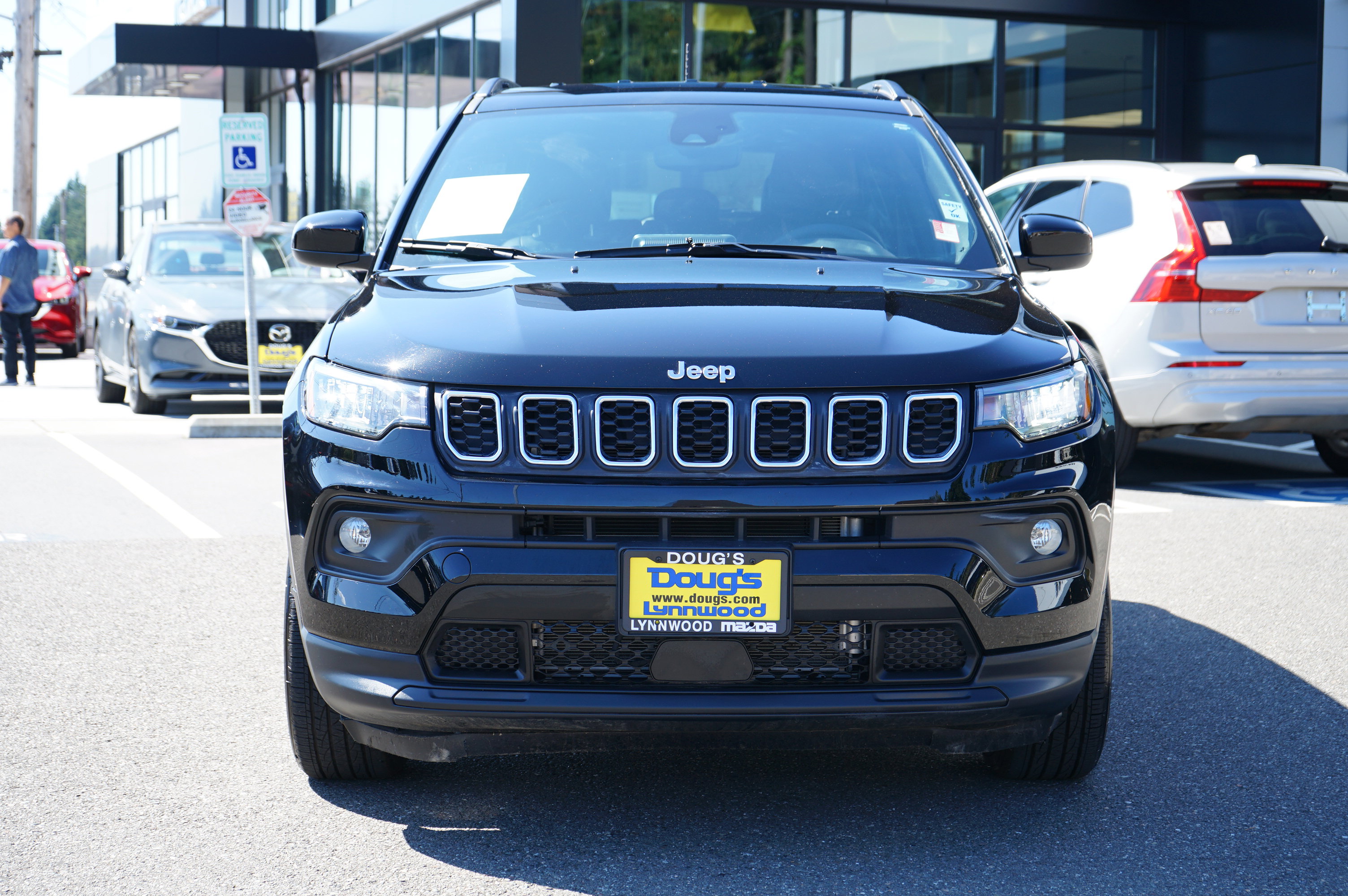 Used 2025 Jeep Compass Latitude image 9
