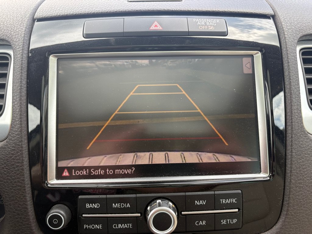 Used 2013 Volkswagen Touareg Sport AWD/4WD image 16