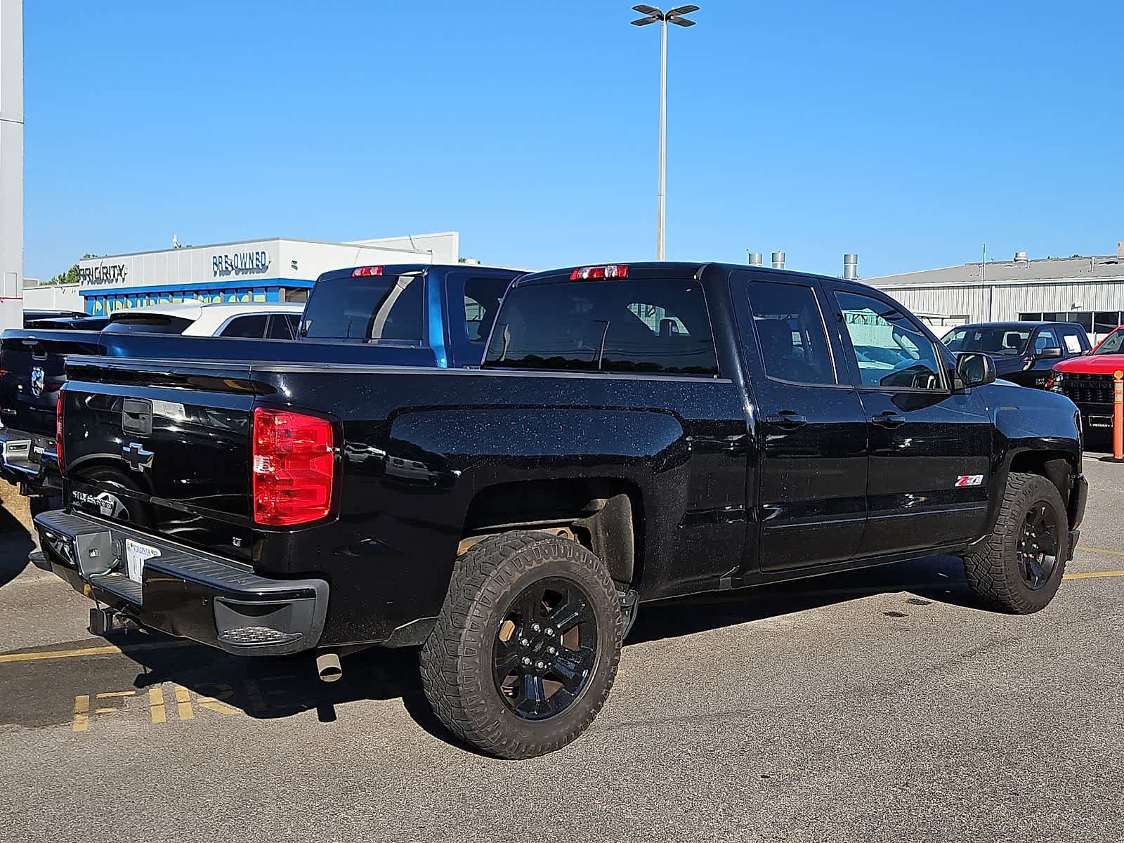 Used 2017 Chevrolet Silverado 1500 LT w/ Midnight Edition AWD/4WD image 3