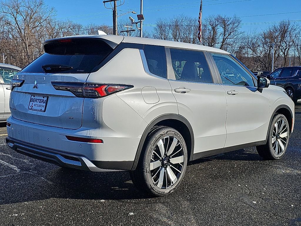 New 2026 Mitsubishi Outlander SE image 4