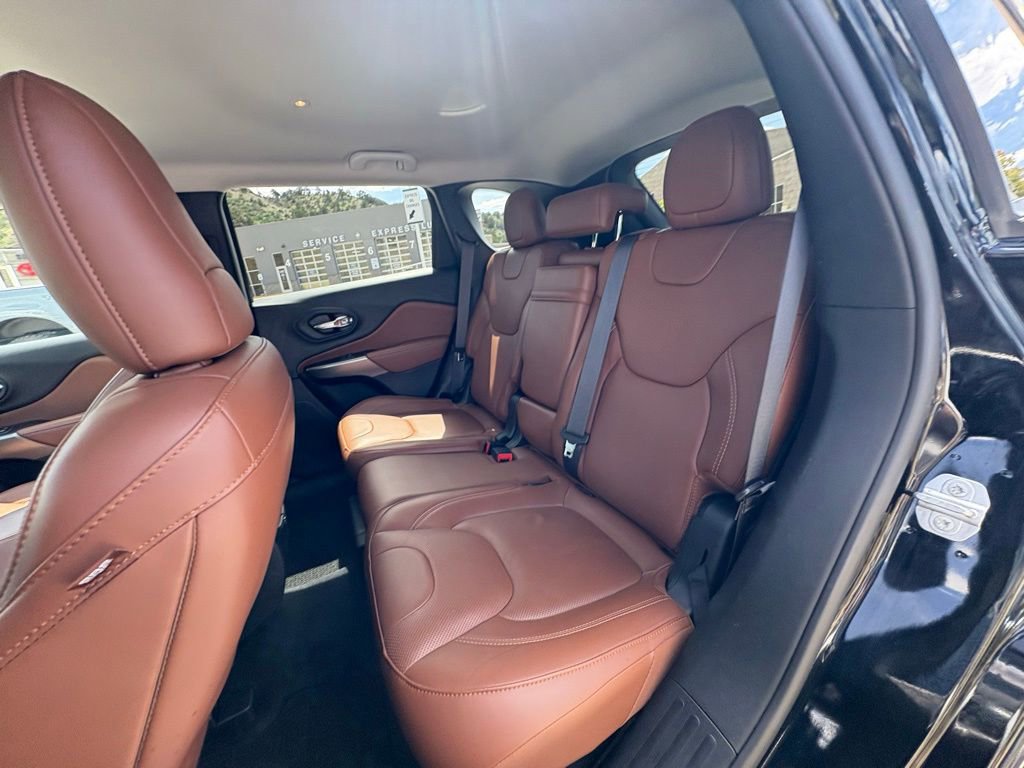 Used 2019 Jeep Cherokee Overland w/ Trailer Tow Group AWD/4WD image 26