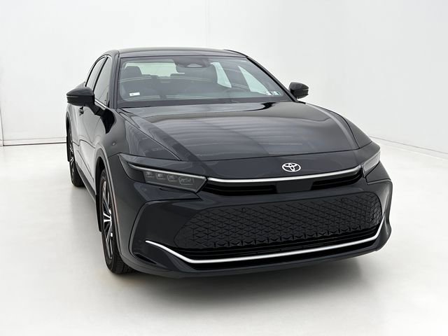 Used 2025 Toyota Crown Limited image 3