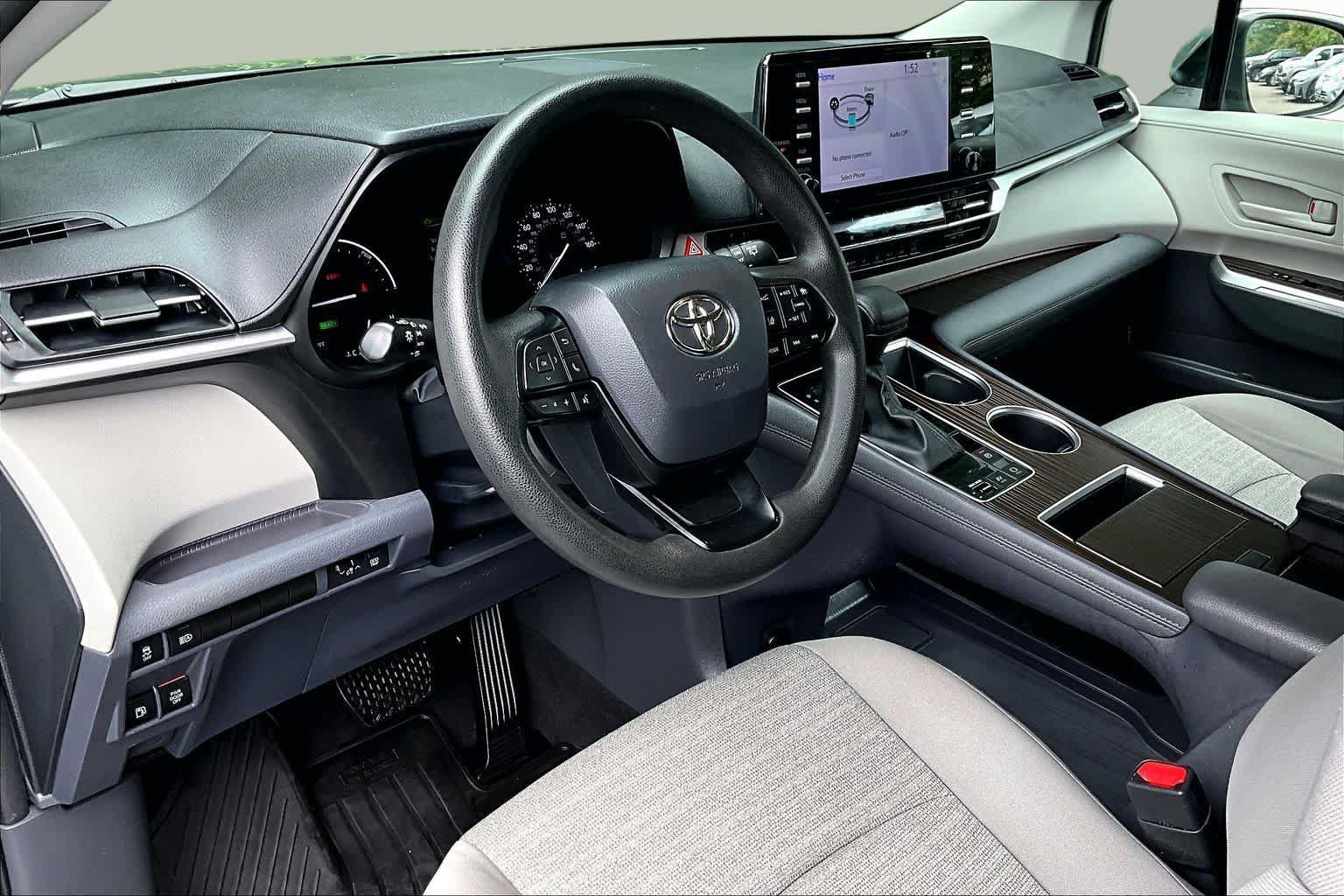 Used 2023 Toyota Sienna LE AWD/4WD image 16