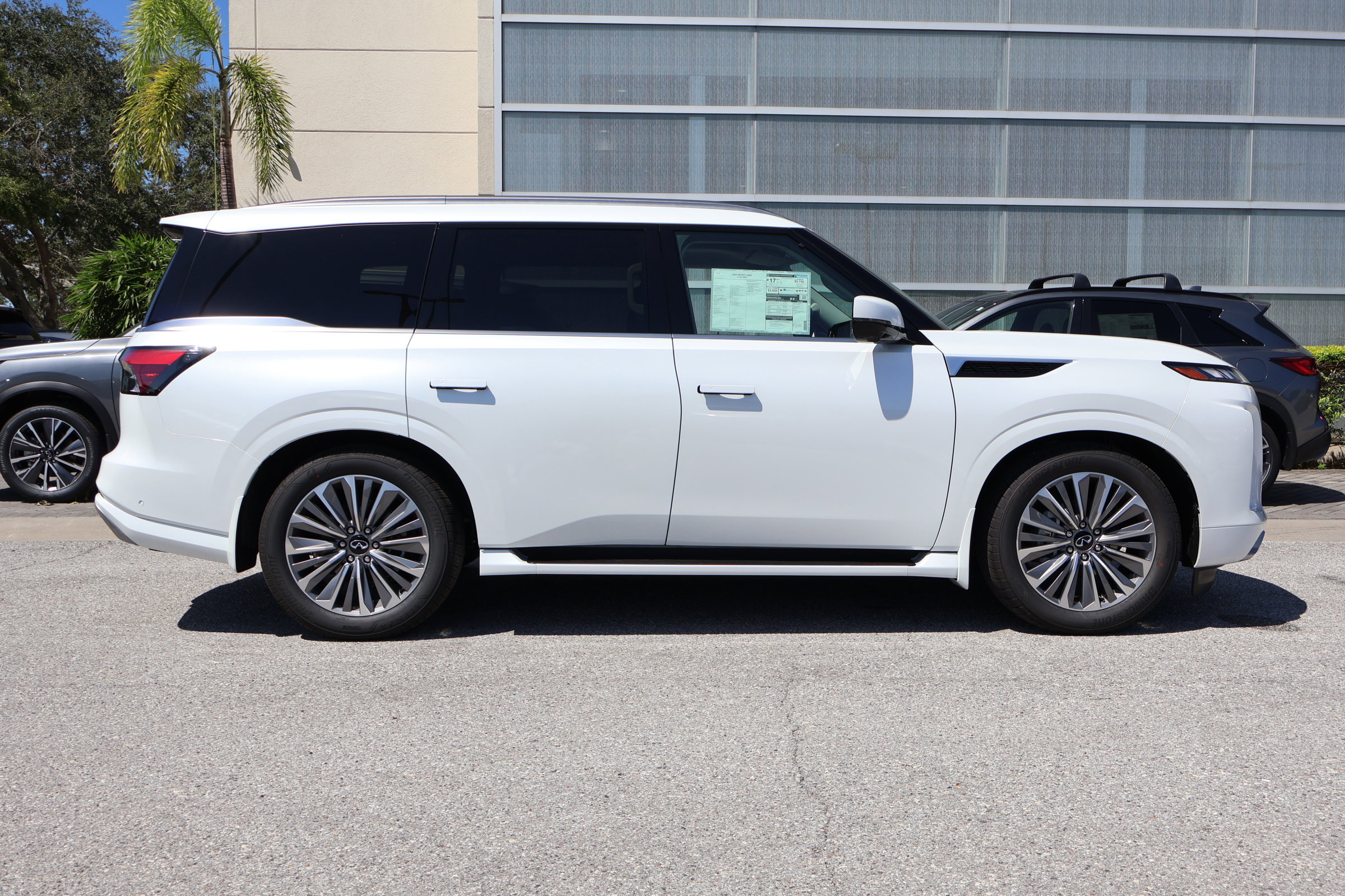 New 2026 INFINITI QX80 Luxe image 11