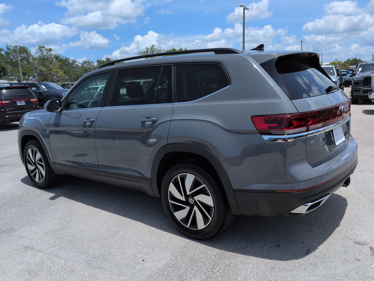 Used 2026 Volkswagen Atlas SE FWD image 7