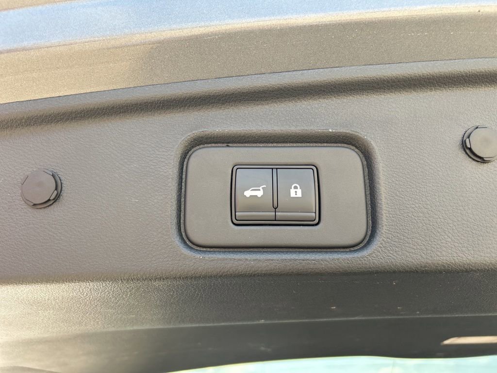 Used 2025 Nissan Pathfinder SV FWD image 7