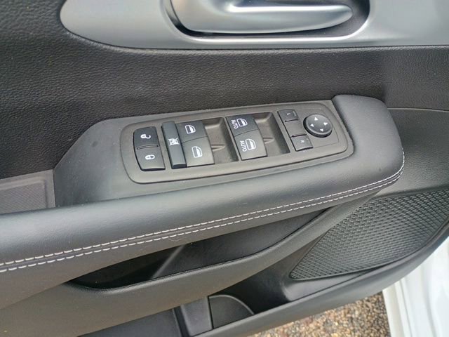 Used 2024 Chrysler Pacifica Touring FWD image 21