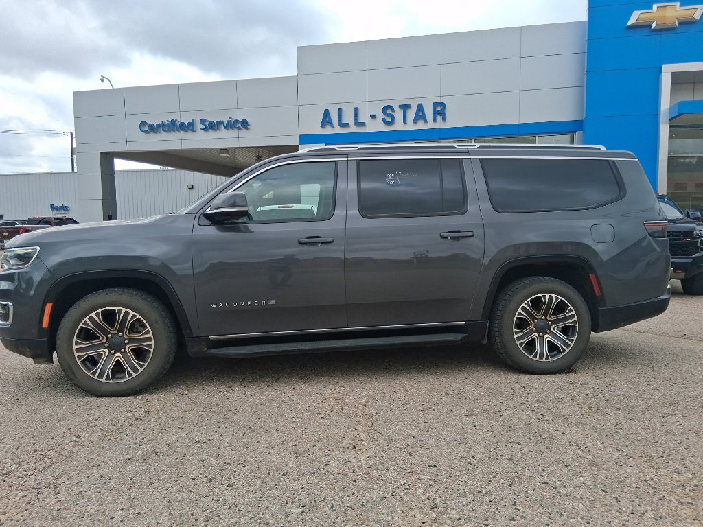 Used 2024 Jeep Wagoneer L Series II image 2