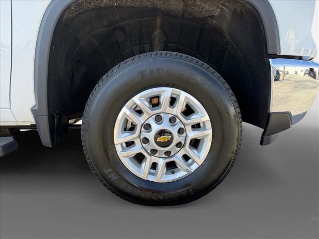 Used 2025 Chevrolet Silverado 2500 LT w/ Convenience Package AWD/4WD image 10