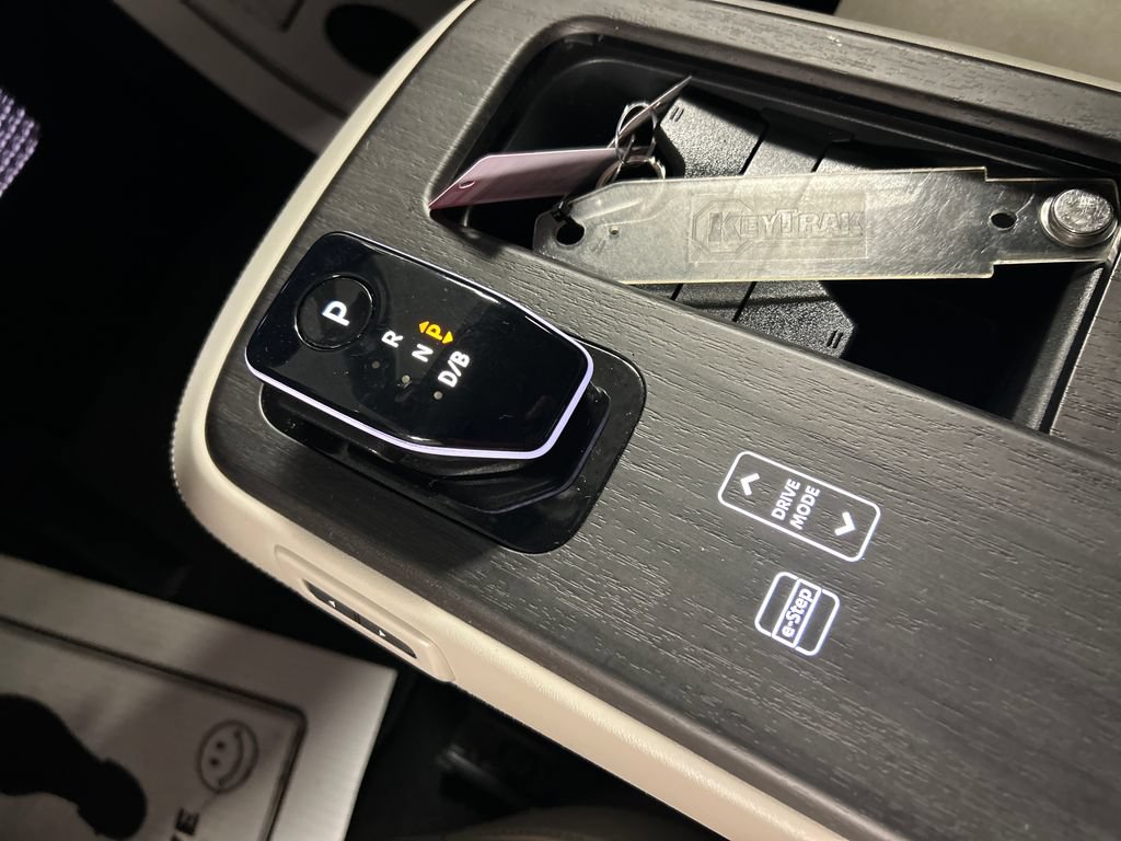 Used 2023 Nissan Ariya FWD image 18