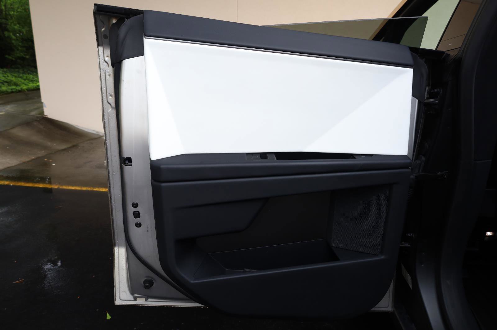 Used 2024 Tesla Cybertruck AWD Crew Cab image 18
