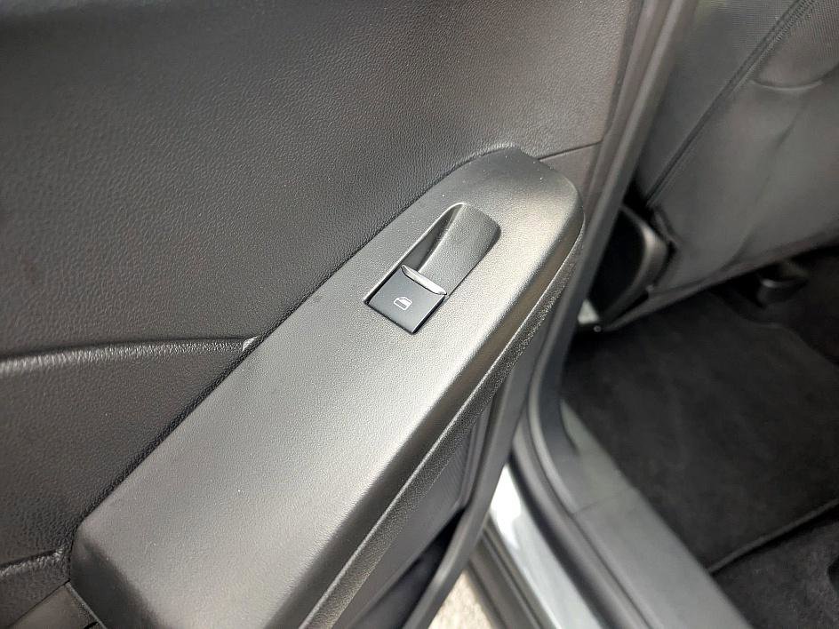 Used 2022 Ford Escape SE image 25