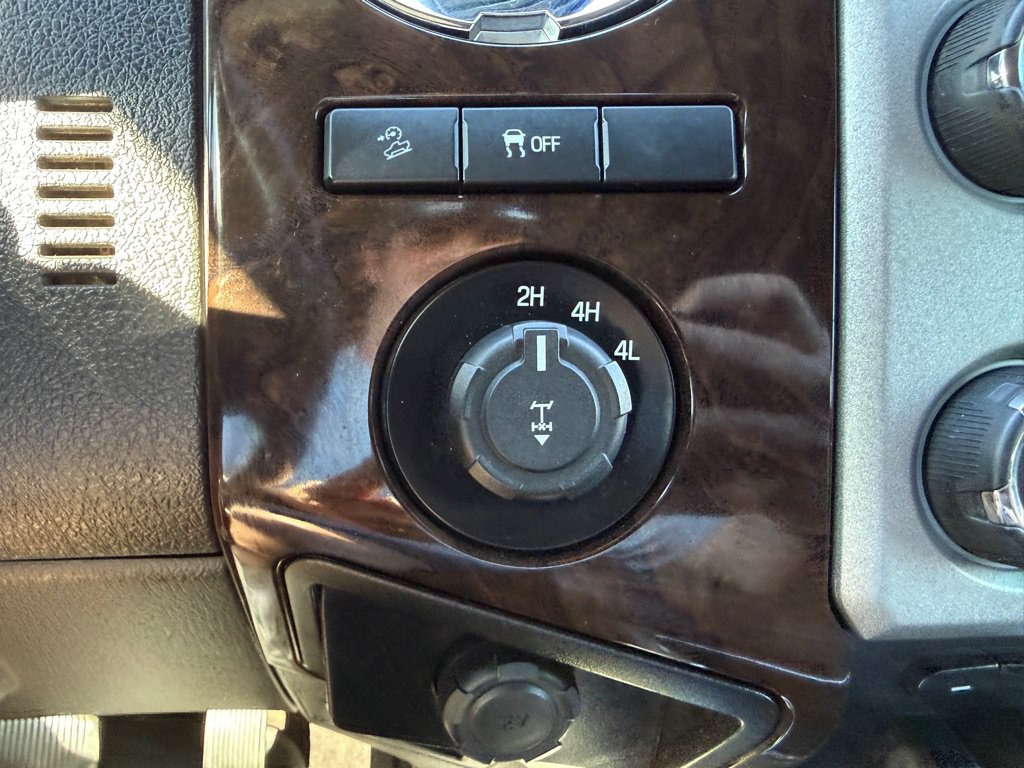 Used 2014 Ford F250 Platinum w/ FX4 Off-Road Package AWD/4WD image 33