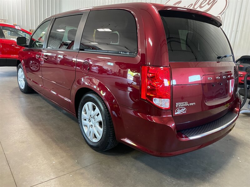 Used 2017 Dodge Grand Caravan SE FWD image 3