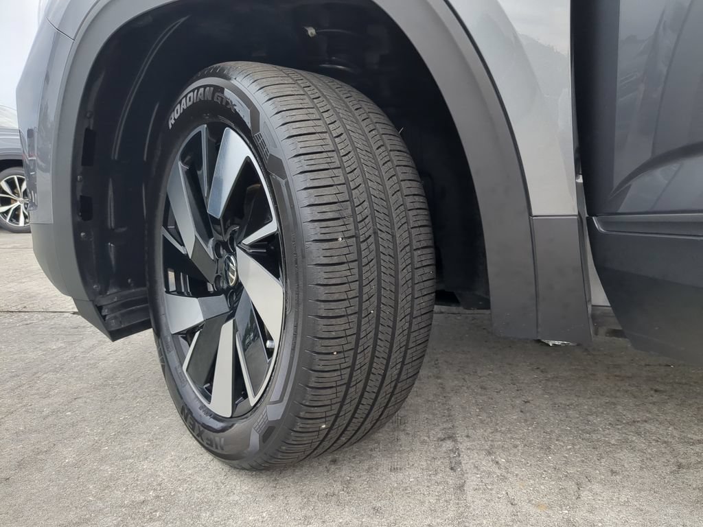 Certified 2024 Volkswagen Atlas Cross Sport SE FWD image 35
