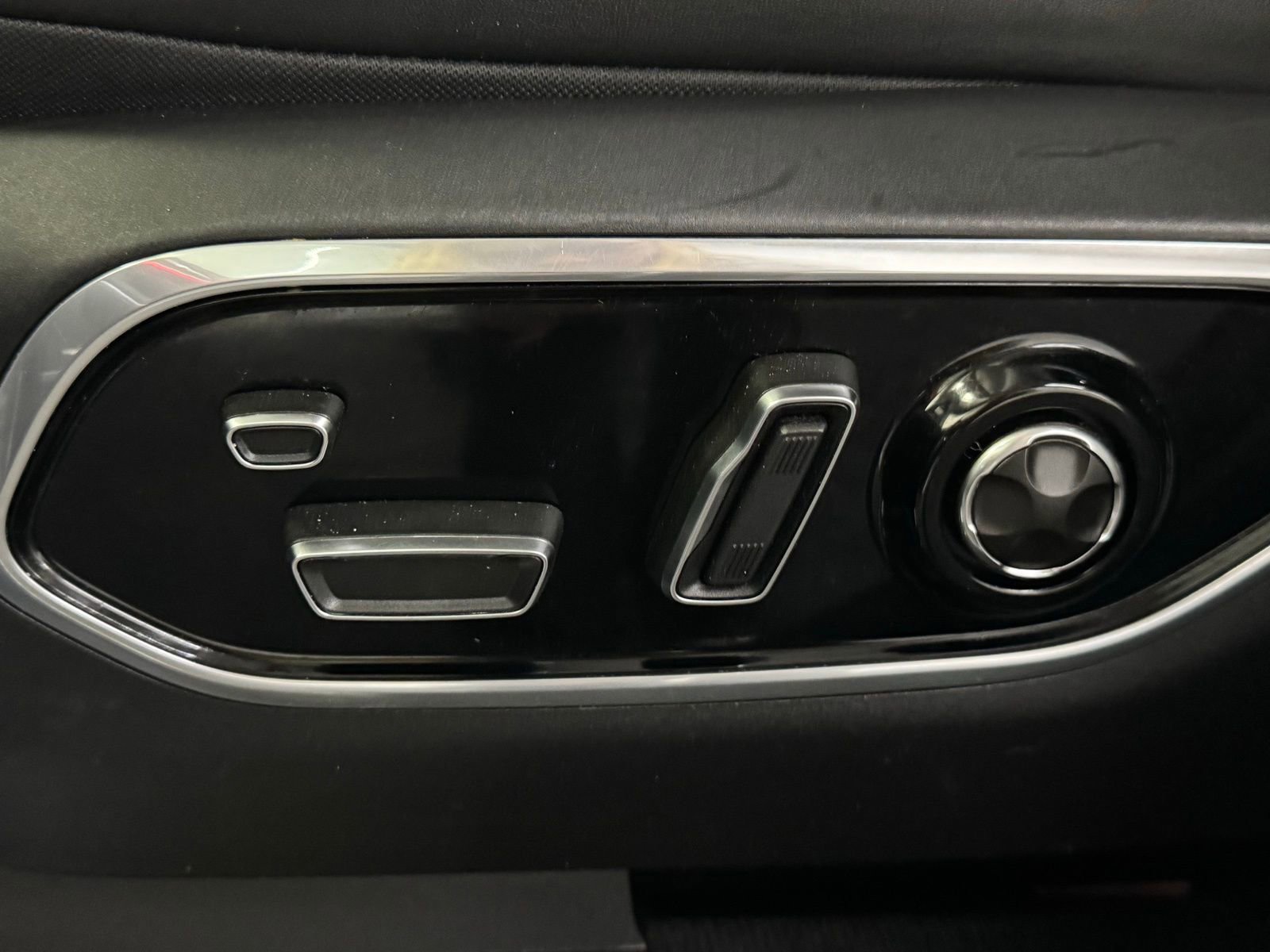 Used 2023 Jeep Grand Cherokee L Summit w/ Advanced Protech Group IV image 29