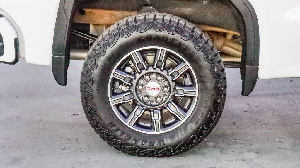 Used 2025 GMC Sierra 1500 AT4 image 11
