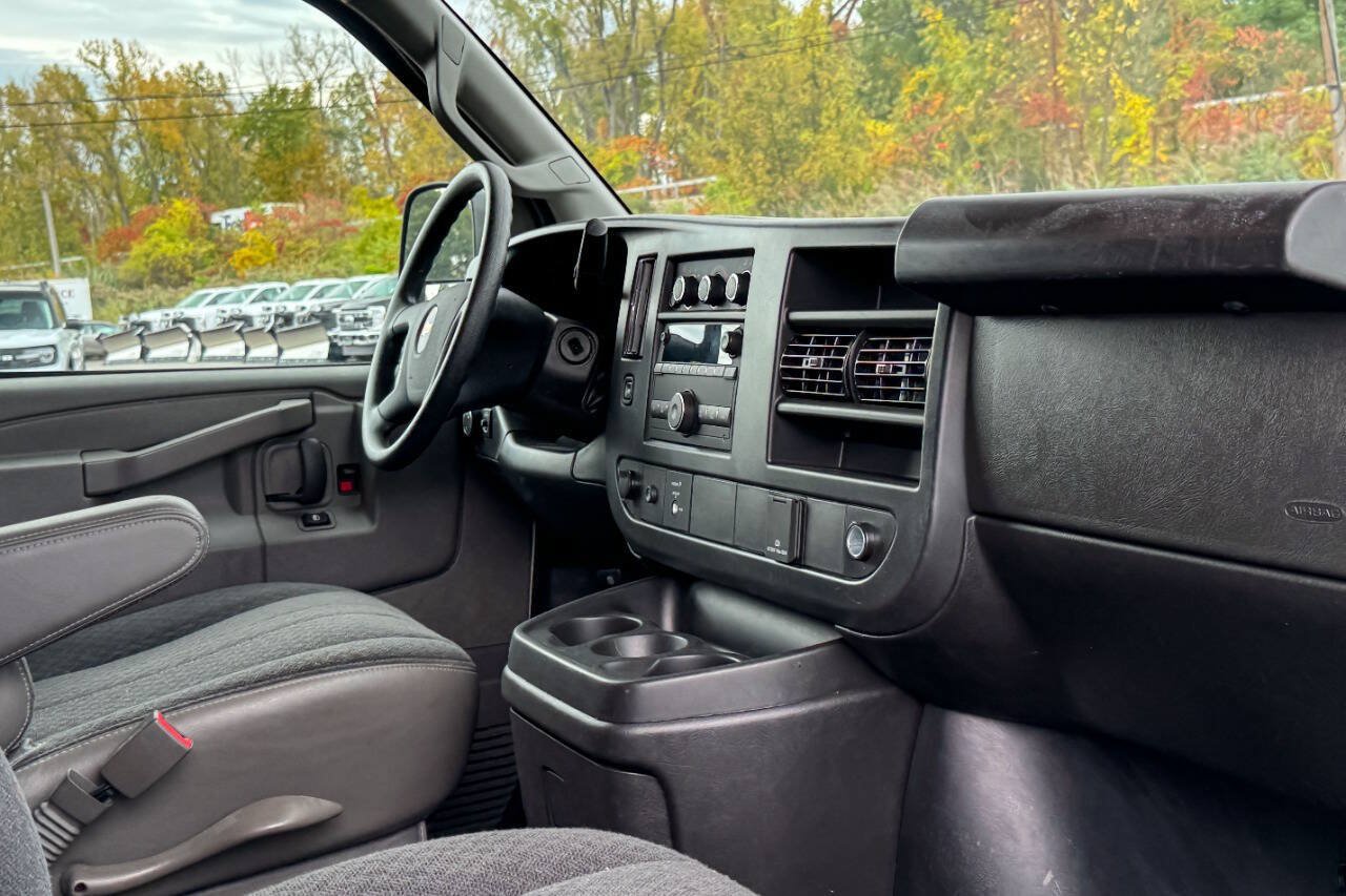 Used 2025 Chevrolet Express 2500 w/ Driver Convenience Package RWD image 11
