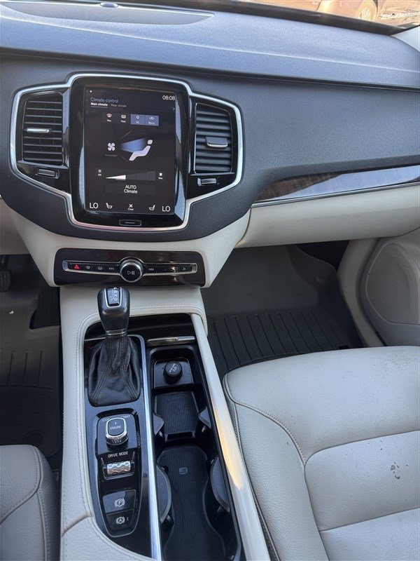 Used 2017 Volvo XC90 T6 Momentum w/ Vision Package AWD/4WD image 19