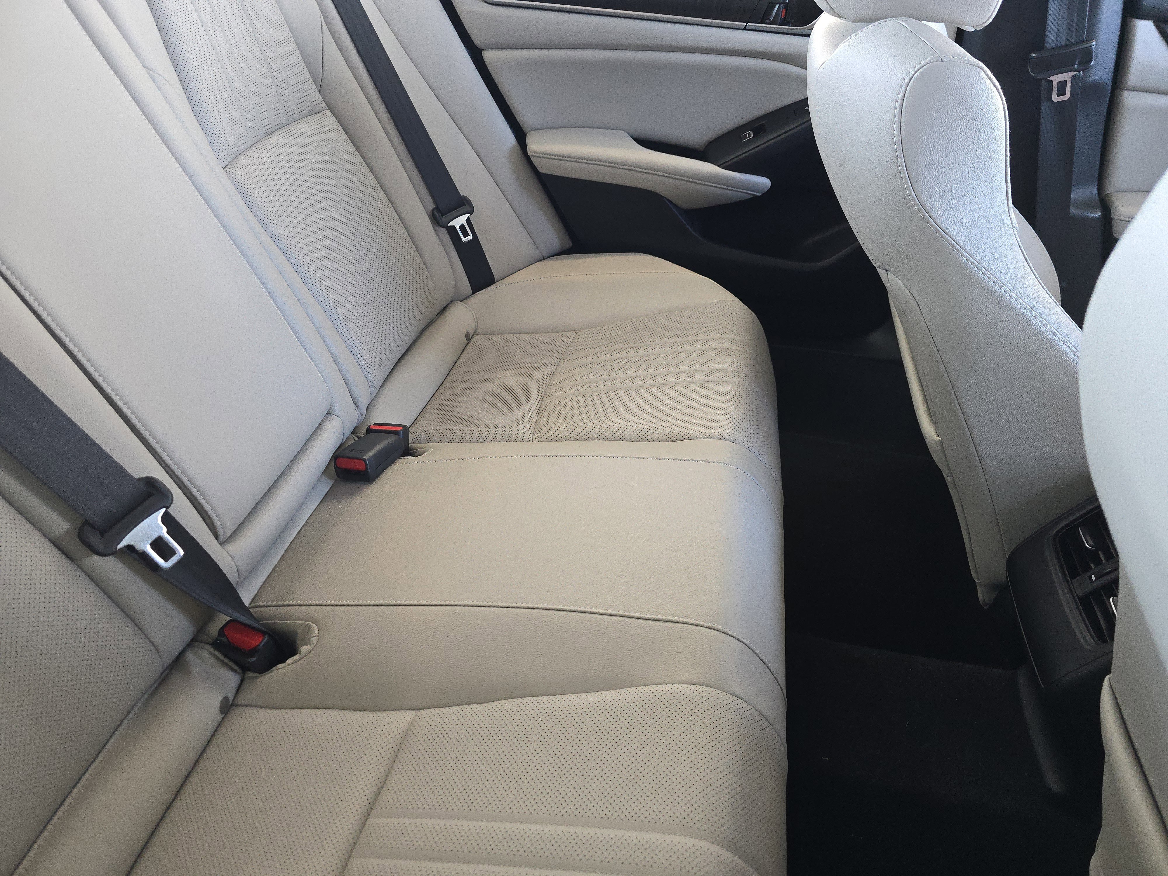 Used 2020 Honda Accord Touring image 27