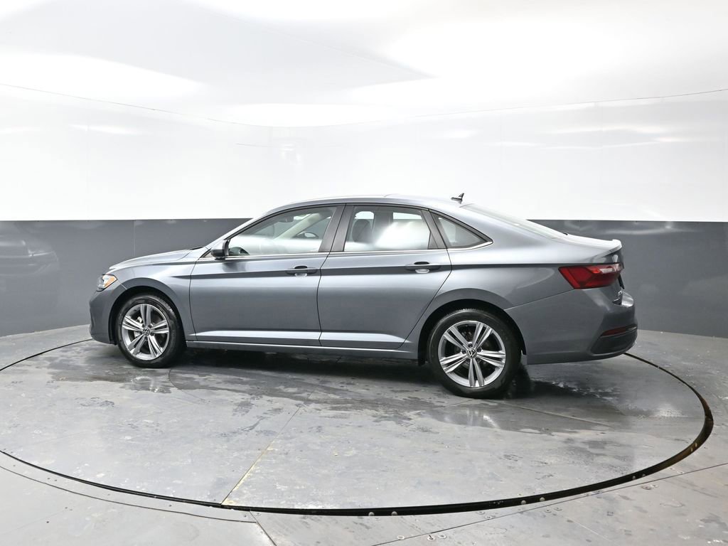 Used 2024 Volkswagen Jetta SE image 9