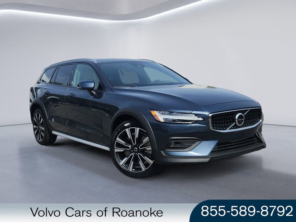 New 2026 Volvo V60 B5 Cross Country Ultra w/ Protection Package Premier