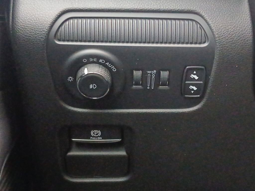 Used 2023 Jeep Wagoneer 4WD w/ Premium Group I image 12