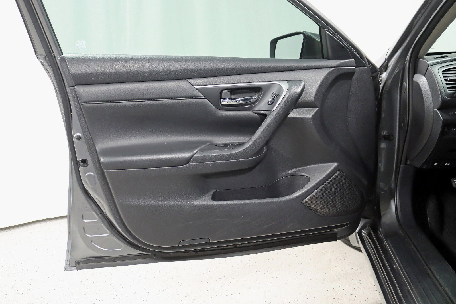 Used 2015 Nissan Altima 2.5 S w/ Power Driver Seat Package FWD image 25