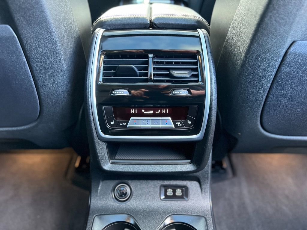 Used 2020 BMW X7 xDrive40i w/ Executive Package image 25