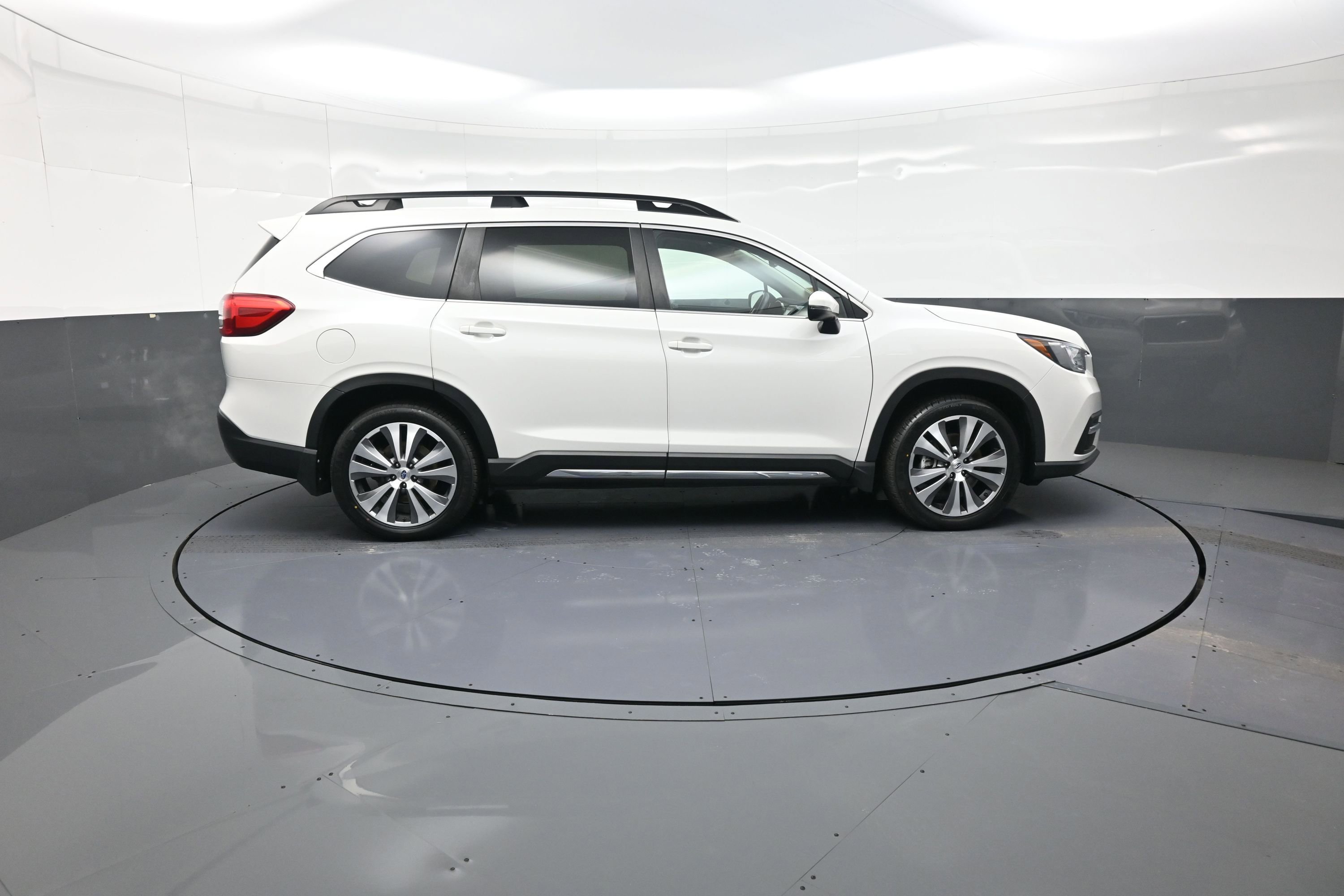 Used 2022 Subaru Ascent Limited w/ Technology Package image 2